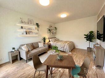 Nabízíme k pronájmu byt 2+1 se šatnou o celkové ploše 60 m²,