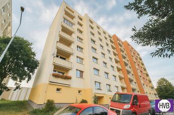Nabízíme k pronájmu byt 2+1 se šatnou o celkové ploše 60 m²,