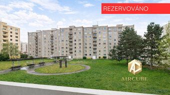 Nabízíme k pronájmu byt 2+1 se šatnou o celkové ploše 60 m²,