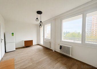 Nabízíme k pronájmu byt 2+1 se šatnou o celkové ploše 60 m²,