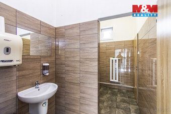 Nemovitost k prodeji, užívaná jako restaurace, stojí na vlas