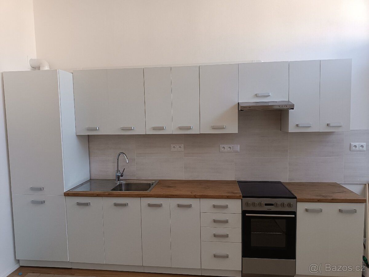 K pronájmu nabízíme slunný byt 1+1 v klidné části města na u