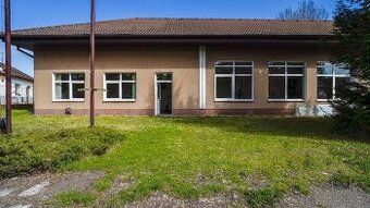 Nabízím k prodeji multifunkční komerční objekt ve Smiřicích,