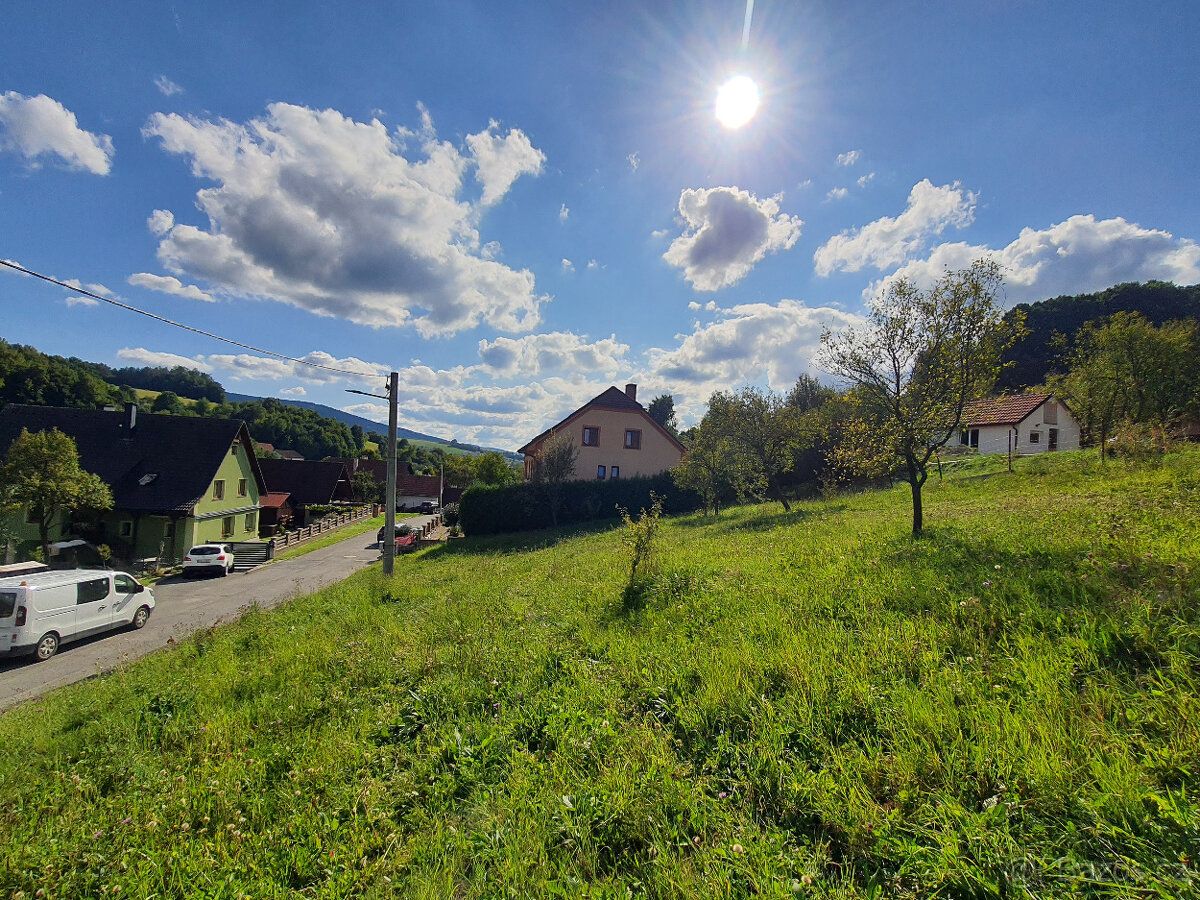 Exkluzivní nabídka pozemku pro výstavbu rodinného domu. V za