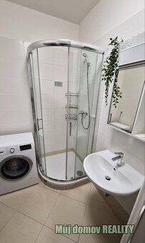 # Pronájem bytu 1+kk s lodžií a sklepem, 38 m and sup2; Prah