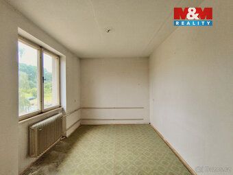 Nabízíme k prodeji prostorný byt 3+1 s balkonem v klidné čás