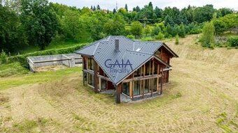 Na prodej nabízíme výjimečný srubový dům z kvalitního modřín