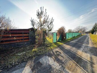 Slunný stavební pozemek 2 231 m² s možností výstavby domu 4+