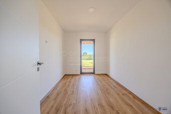 Moderní novostavba 4+kk s krbem a obří zahradou, Havířov (Pr