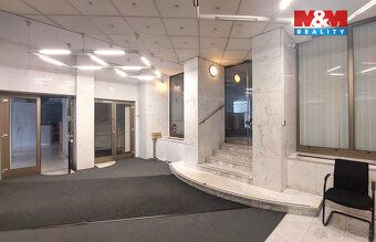 Nabízíme k dlouhodobému pronájmu komerční prostor v centru Ú