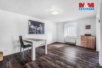 Hledáte bydlení na venkově, kde město bude na dosah ruky? A 