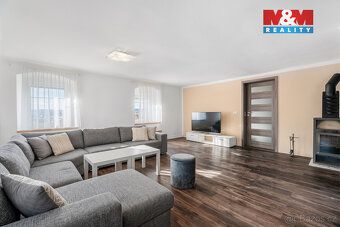 Hledáte bydlení na venkově, kde město bude na dosah ruky? A 