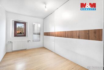 Hledáte bydlení na venkově, kde město bude na dosah ruky? A 