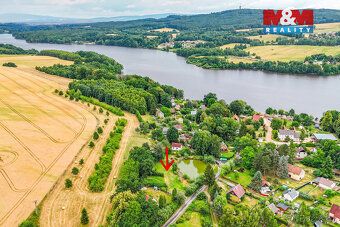 Nabízíme k prodeji pozemek k výstavbě rodinného domu o rozlo