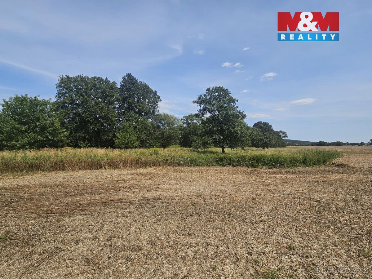 Nabízíme k prodeji rozsáhlý pozemek o výměře 2362 m², nacház