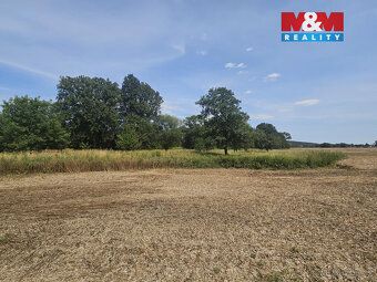 Nabízíme k prodeji rozsáhlý pozemek o výměře 2362 m², nacház