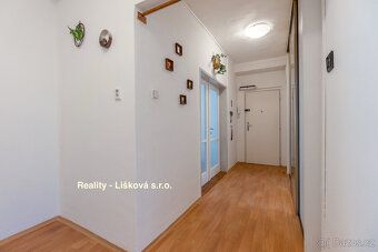 Nabízíme Vám ke koupi byt 2+1 v cihlovém domě v atraktivní l