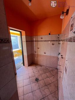 Exkluzivně nabízíme prodej staršího rodinného domu s vinným 