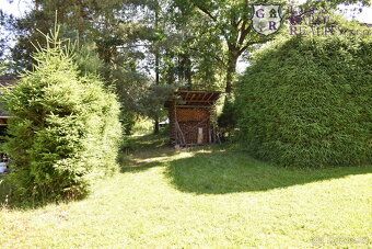 Na okraji lesa, 150 m od řeky se nachází moc hezká chatová k