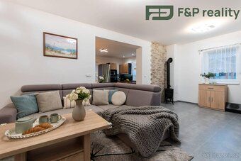 Jedná se o řadový dům (dvojdům). Dispozičně je 4+kk. V příze