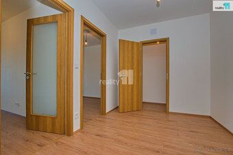 Anuita: 5121326 Kč, Převod členských práv k bytu a parkování