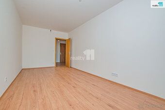 Anuita: 5121326 Kč, Převod členských práv k bytu a parkování