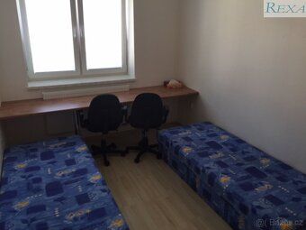 Jen pro studenty.
RD se celý po pokojích pronajímá pro stude