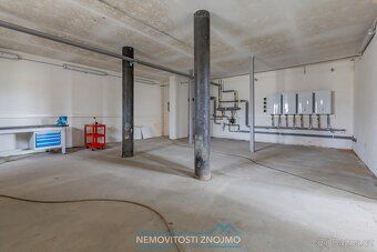 K prodeji nabízíme komerční areál o celkové výměře 8 553 m2.