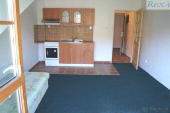 Pronájem moderního nízkonákladového bytu 1KK + balkon do vni