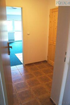 Pronájem moderního nízkonákladového bytu 1KK + balkon do vni