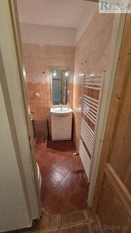 Pronájem moderního nízkonákladového bytu 1KK + balkon do vni
