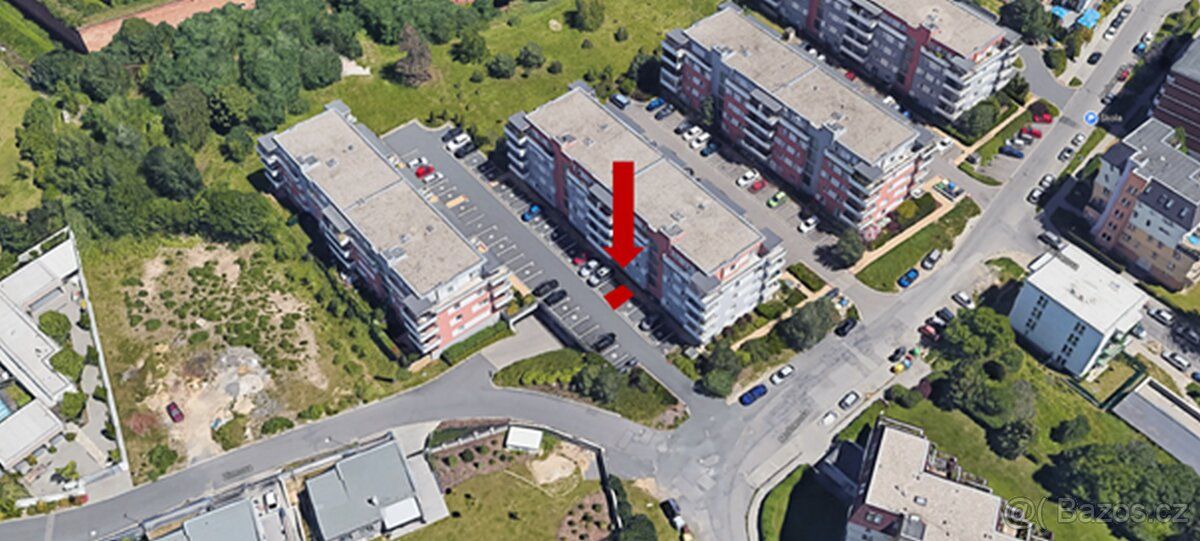 Nabízím k pronájmu venkovní soukromé parkovací stání pro oso