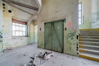 🏭 PRODEJ BROWNFIELDU – BÝVALÁ TEXTILKA, VELKÉ HAMRY (11 000 