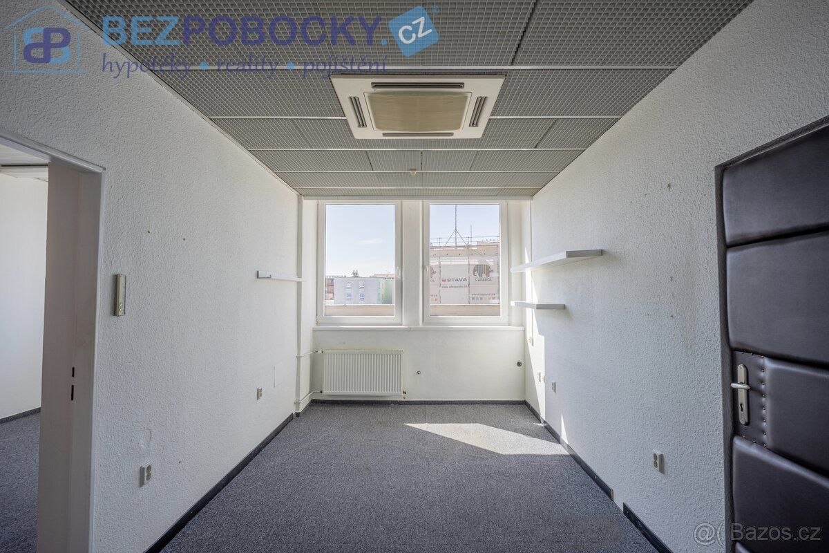 Pronájem dvojkanceláře na Havlíčkově náměstí v centru města 