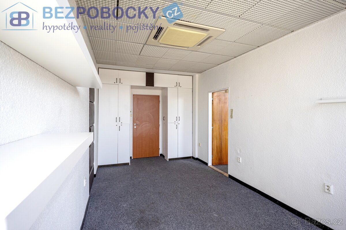 Pronájem dvojkanceláře na Havlíčkově náměstí v centru města 