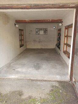 Prodám zděnou řadovou garáž 21m2 na vlastním pozemku. Na Skř