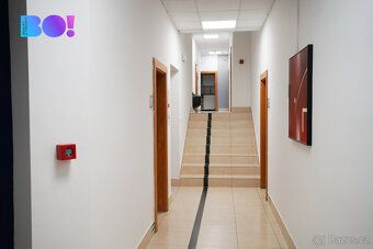 Nabízíme k pronájmu dvoupodlažní kancelářské prostory 6.06 a