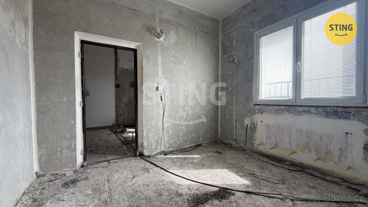 Nabízíme k prodeji panelový, družstevní byt o vnitřní dispoz