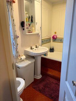 Rozměr 11,9x3,8
Luxusní celoroční velký dům. Vyvýšený strop,