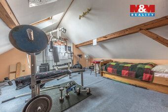 Exkluzivně nabízíme k prodeji rodinný dům o dispozici 5+1 a 