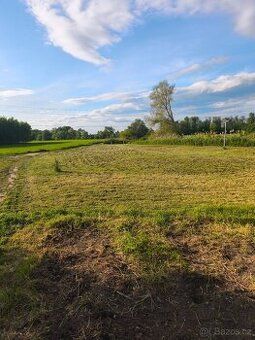 Nabízím k prodeji udržovaný pozemek o výměře 1121 m² v obci 