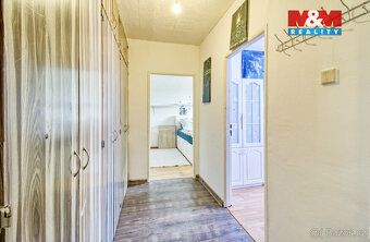 Prodej prostorného bytu 4+1 o užitné ploše 86 m² v panelovém
