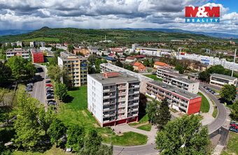 Prodej prostorného bytu 4+1 o užitné ploše 86 m² v panelovém