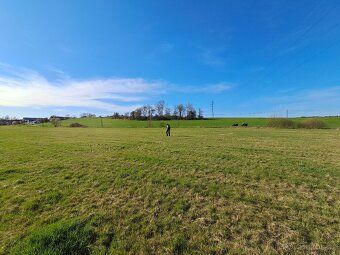 Prodám rovinatý pozemek o výměře 2820m2,obec Srby na okraji 