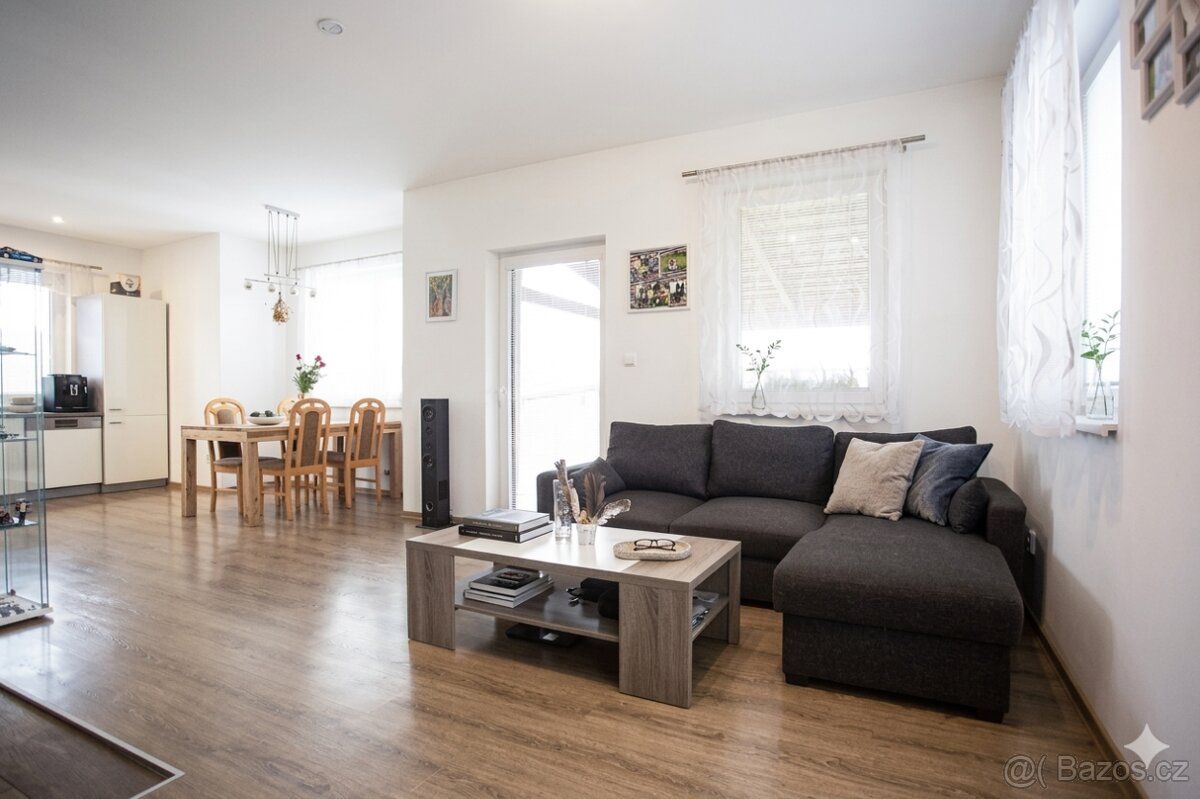 Prodáme rodinný dům zast. 130m2 s pozemkem 680m2. Garáž, baz