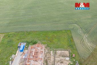 Prodej stavebního pozemku 1 015 m² v klidné části obce Dříte