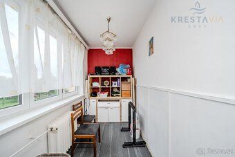 Tento prostorný družstevní byt 4+1 o rozloze 70 m2 nabízí př
