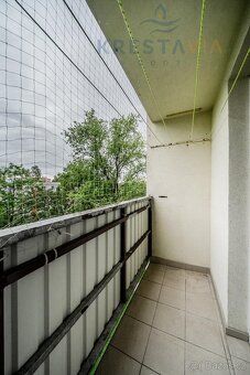 Tento prostorný družstevní byt 4+1 o rozloze 70 m2 nabízí př