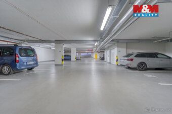 Nabízíme k prodeji světlý a velmi dobře dispozičně řešený by