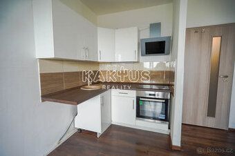 40 metrů první patro osobní vlastnictví v původním stavu.